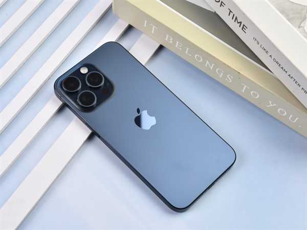 iPhone钛合金对比不锈钢体验 去年买了14 Pro后大悔