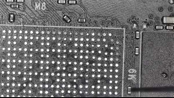 5万元的RTX 4090离奇故障：100多焊点脱落、进去一只虫子