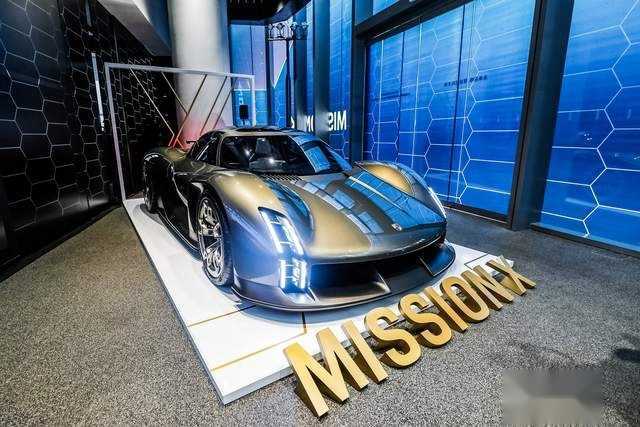 保时捷纯电动超级概念跑车Mission X抵达广州