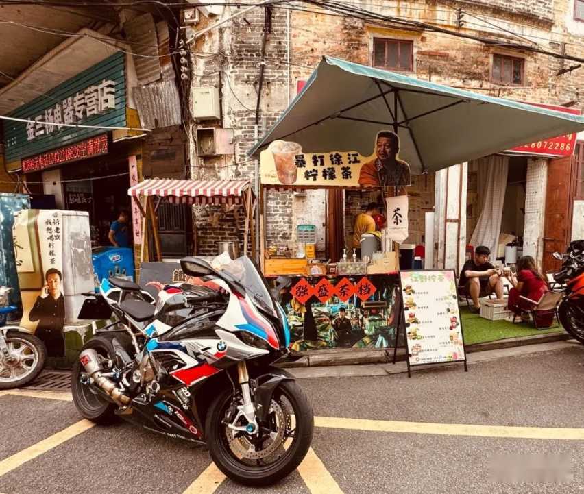 竞技走街范的宝马540i+宝马S1000 RR，这样的组合谁能不爱呢？