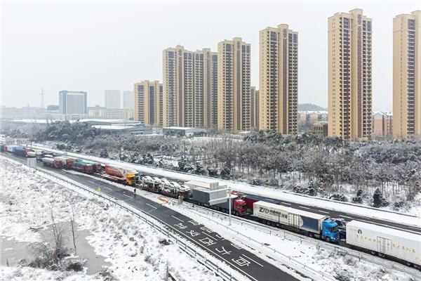 雨雪天 油车、电车互掐互嘲：到底选谁好插图8