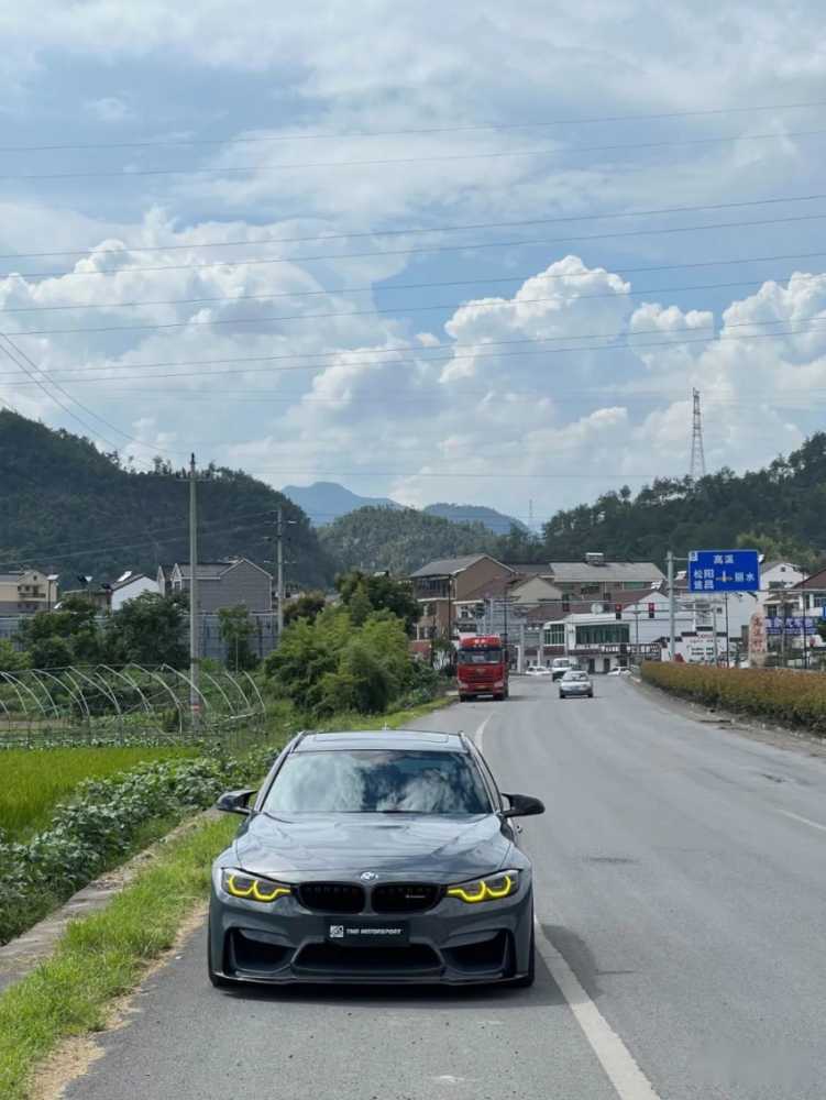 用宝马320旅行来找回青春的感觉，旅行车也能变成性能猛兽