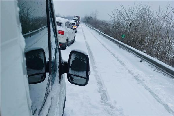 雨雪天 油车、电车互掐互嘲：到底选谁好插图2