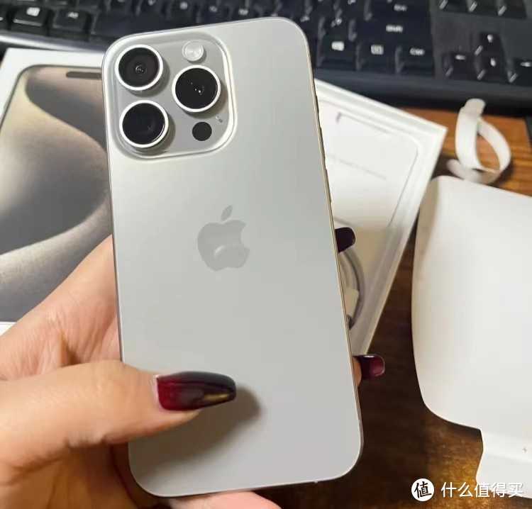 苹果妥协了，年货节跌价1050元，iPhone15Pro到手价仅6949元