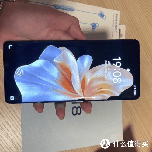 搭载了AI蓝心大模型的vivo S18不管是办公还是游戏，都表现优秀