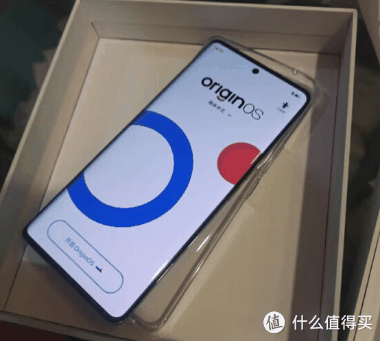 搭载了AI蓝心大模型的vivo S18不管是办公还是游戏，都表现优秀