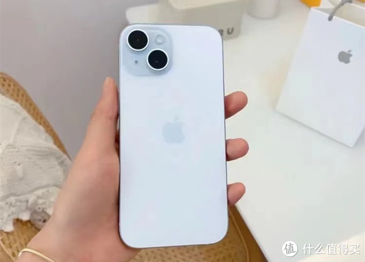 iPhone15跌价1200元，情人节送女生好礼物！