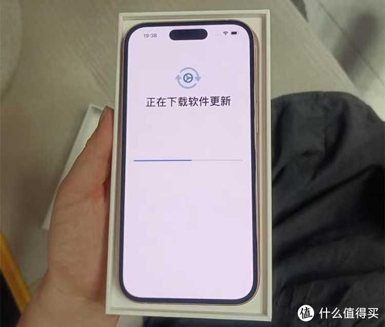 iPhone15跌价1200元，情人节送女生好礼物！