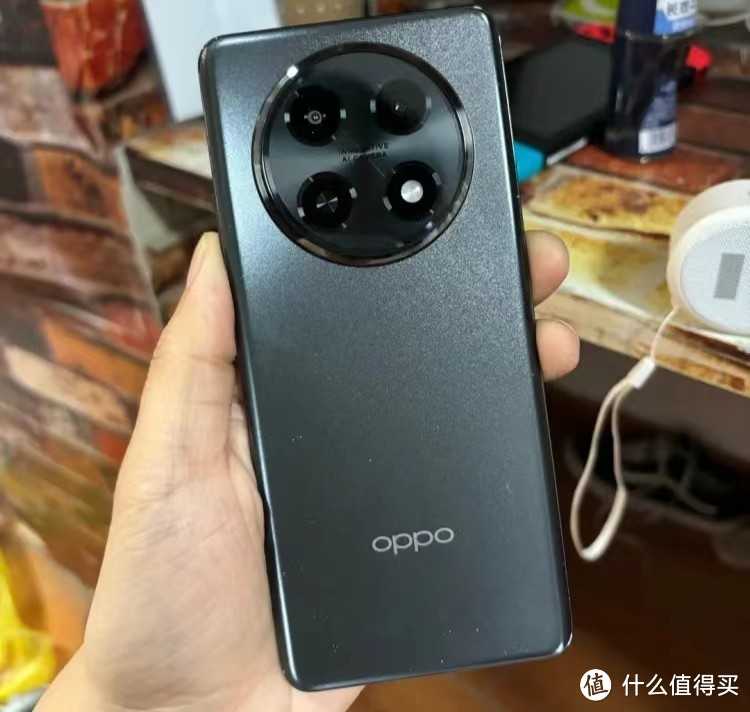 OPPO发力：天玑7050+5000mAh+双曲面屏，跌至1349元