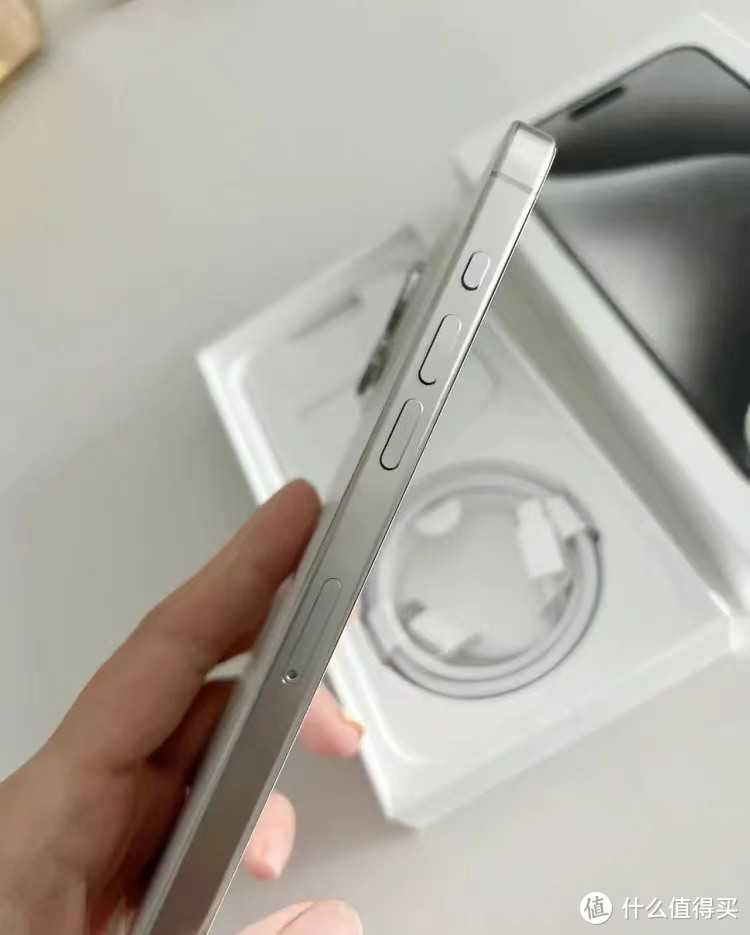 iPhone15Pro Max跌价1300元，钛金属+A17Pro，售价更良心了