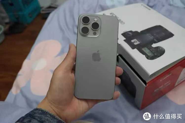 高端机之选：买iPhone15Pro Max，还是小米14Ultra？