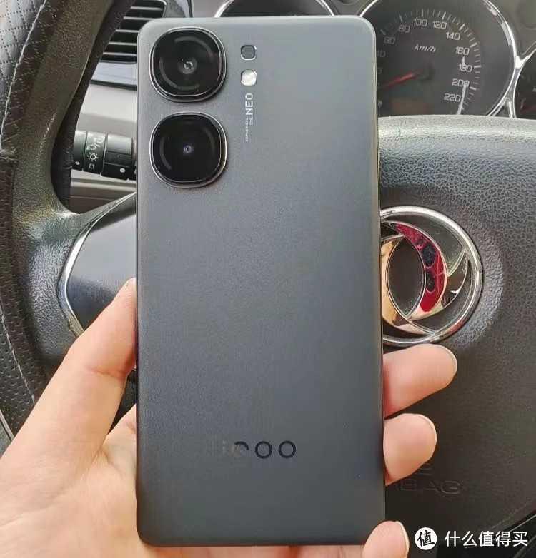 第二代骁龙8、电竞芯片Q1、索尼IMX920，售价仅2299元，vivo良心了