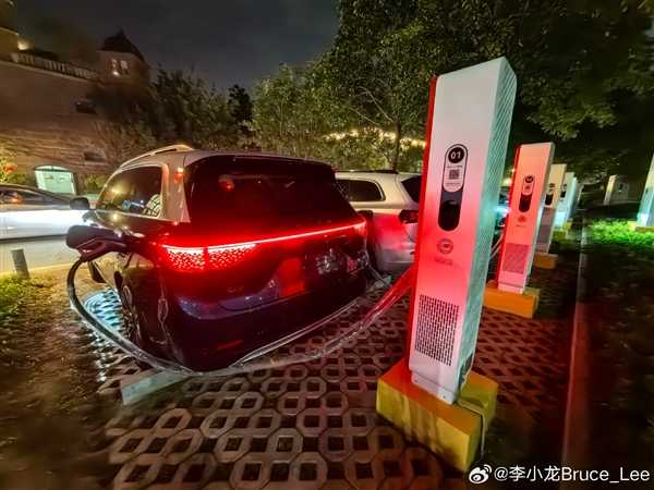 华为终端CTO李小龙：这几天开问界M9小心脏有点受不了