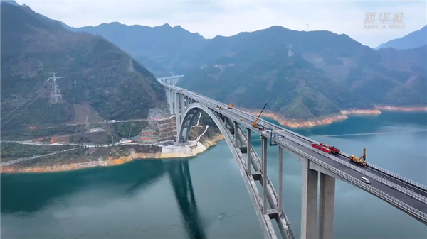 超过600米：世界最大跨径拱桥在中国建成通车
