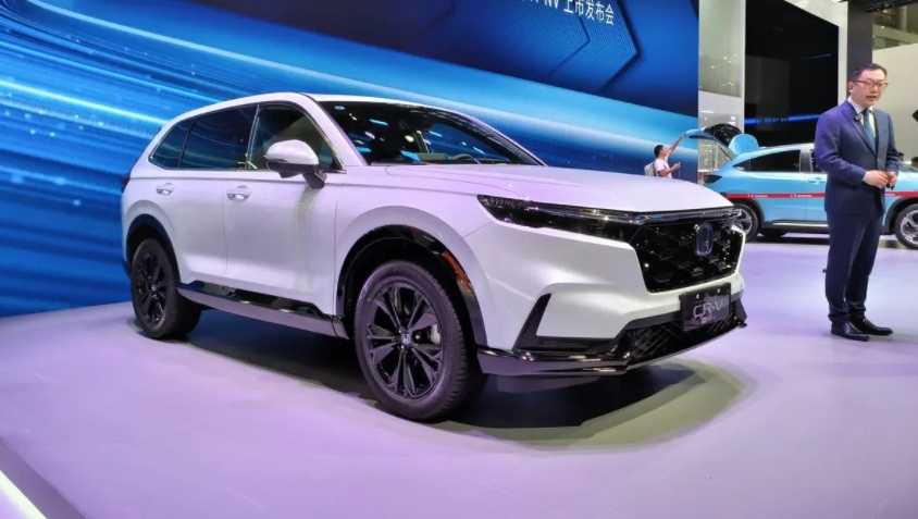 预算20多万买SUV，中型别克昂科威对比紧凑型本田CRV，孰优孰劣？