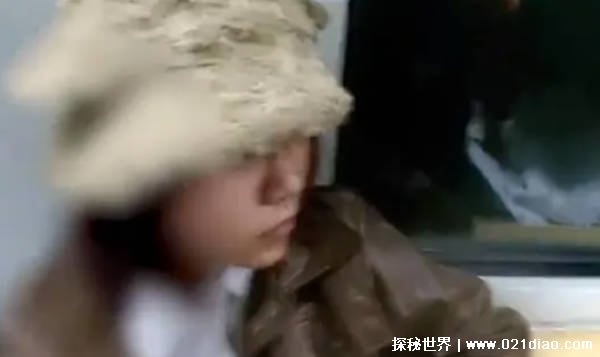 越席乘车还袭警 女子被刑拘 法律面前别撒泼耍横插图2