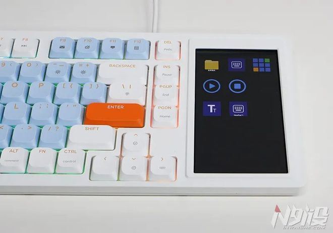 既是键盘也是Stream Deck! 黑爵AKP815触屏机械键盘上手体验测评插图15