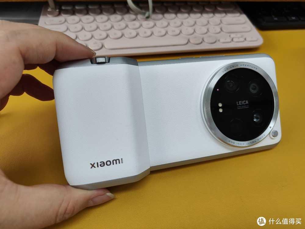 Xiaomi 14 Ultra+专业影像套装，把玩一会后退烧了，非重度影像用户建议买标准版。