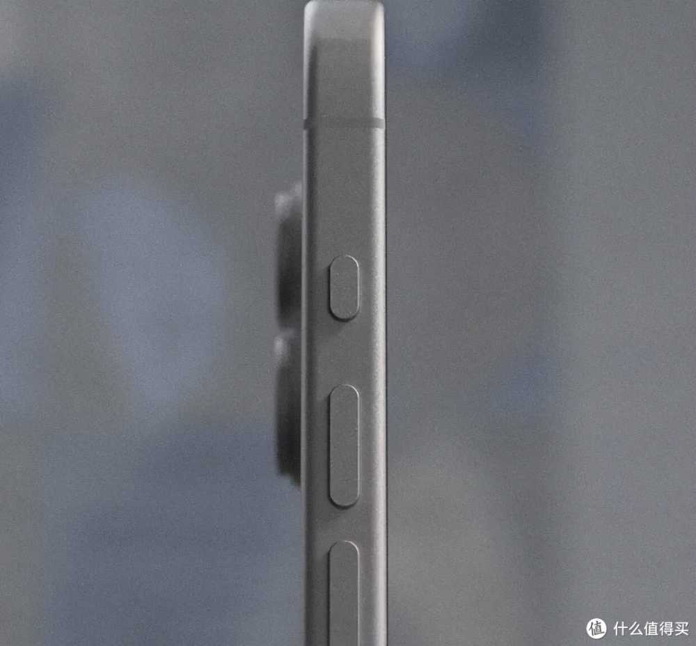 iPhone16 Pro曝光，首款折叠iPhone预计2026年发布，网友：就这？