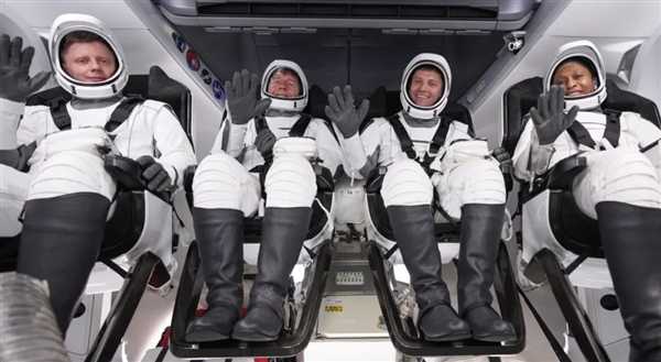 SpaceX一手猎鹰火箭发射龙飞船：13次送53名航天员入太空