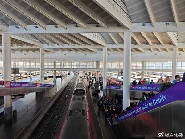 卢伟冰首次体验西班牙高铁：感慨中国高铁发展太快 完成从追赶到超越