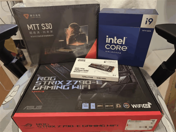 这态度！玩家为支持399元摩尔线程S30新卡：用万元i9、ROG Z790E、致态SSD助力