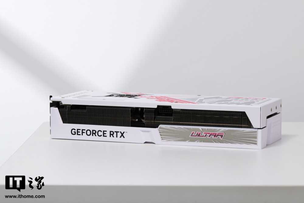 iGame GeForce RTX 4070 Ti SUPER Ultra W OC 16GB 显卡开箱：波普艺术加持，潮酷风个性十足