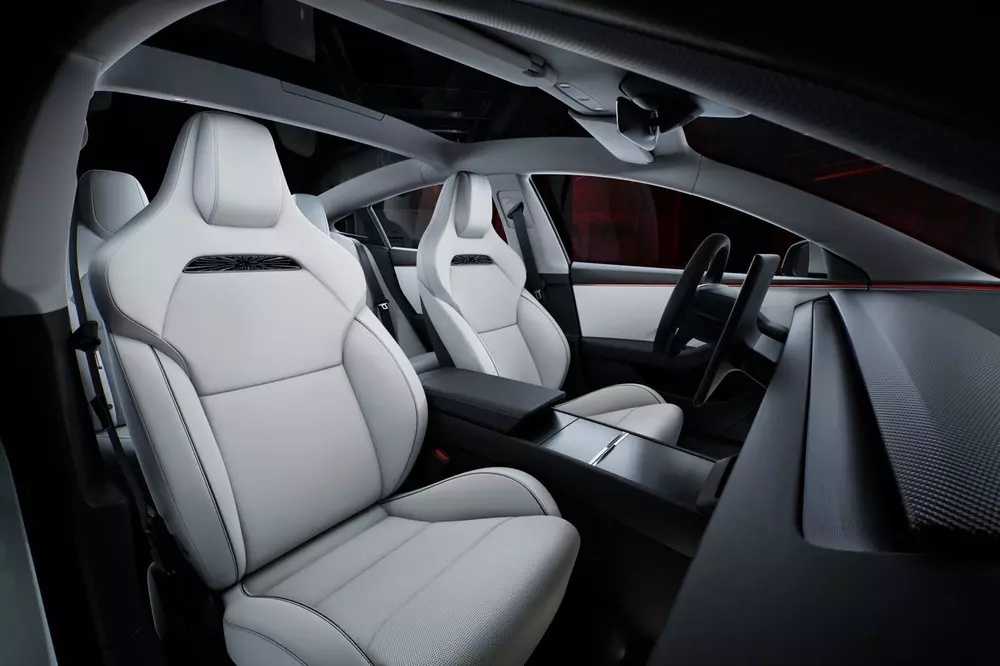 特斯拉中国上架新款 Model 3 高性能全轮驱动版：33.59 万元