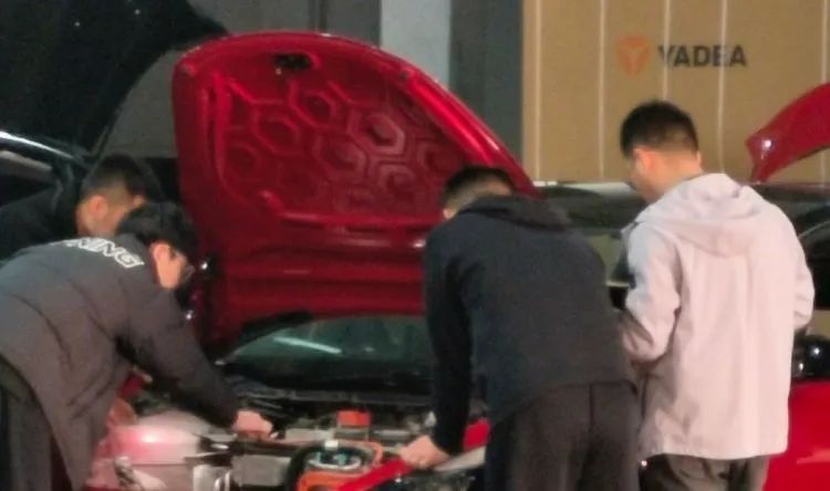 雅迪造车：两轮车商不配有“汽车梦”？插图4