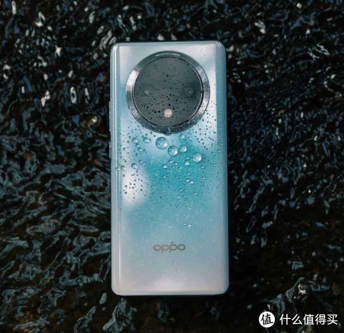 能防高压热水喷溅的千元机(OPPO A3 Pro)，还能轻松砸碎核桃，无需纠结复杂的防水等级差异