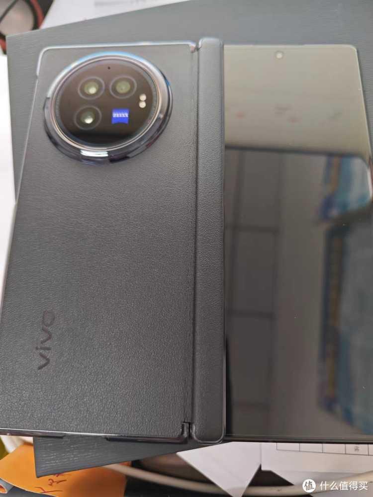 vivo X Fold3  轻量级设计 重量级性能