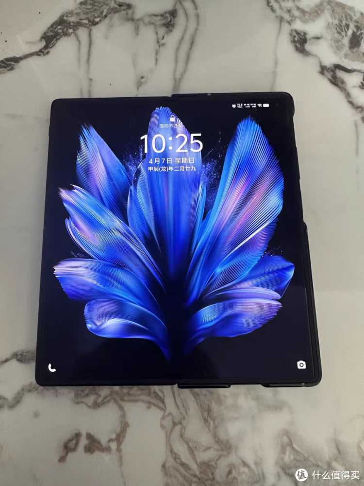 vivo X Fold3  轻量级设计 重量级性能