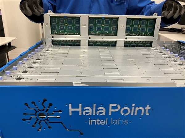 Intel大型神经拟态系统Hala Point集成11.5亿神经元：可比人脑快200倍