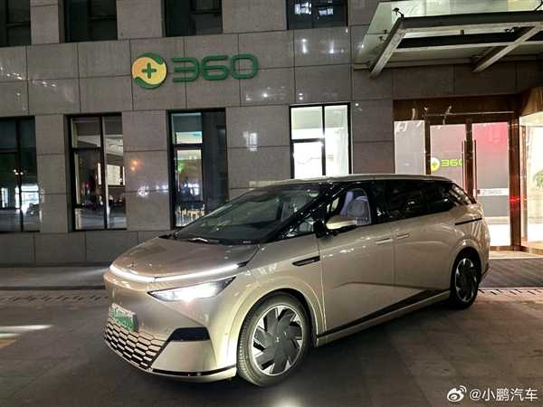 周鸿祎卖迈巴赫喊话国内友商送车 小鹏连夜把车送到360楼下