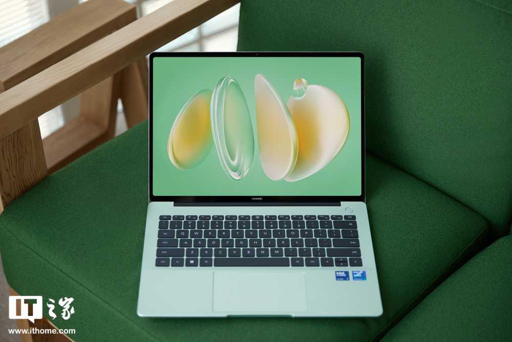 升级 2.8K OLED 手写触控屏：全新华为 MateBook 14「原野绿」图赏