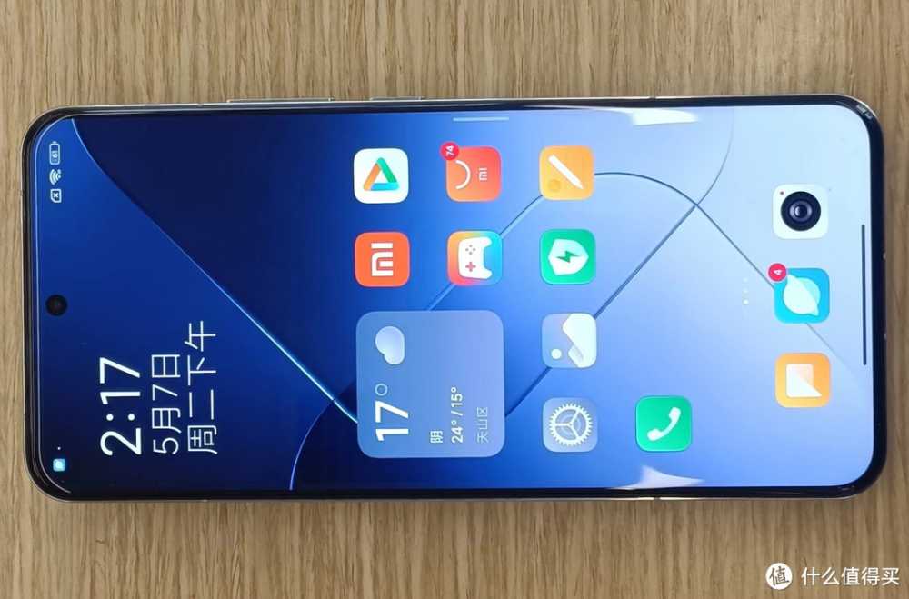 微曲屏超高速的xiaomi 14 Pro手机