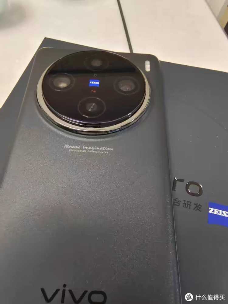 vivo X100 Pro：蓝晶设计搭配天玑9300，快充与摄影的完美结合