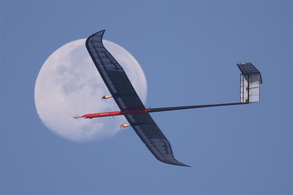 偏科生锂硫电池  太阳能无人机用它连飞11天