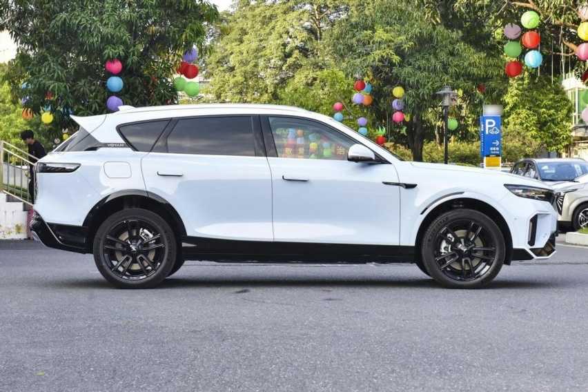 都是实力、品质过硬的SUV！新岚图FREE对比领克08怎么选？