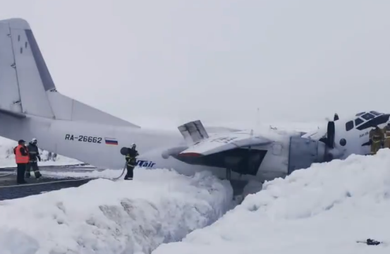 机身断裂首尾分离！俄客机成功迫降北极！机上41人全部生还