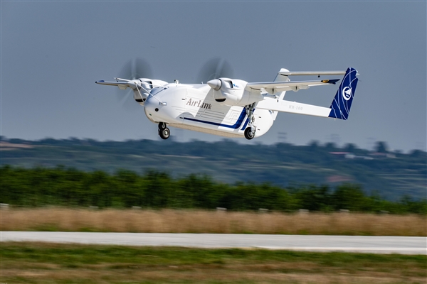 成本低 商载高！我国自主研制HH-100商用无人运输机首飞成功