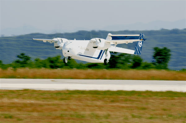 中国HH-100航空商用无人运输机成功首飞：满载700千克、可飞520千米