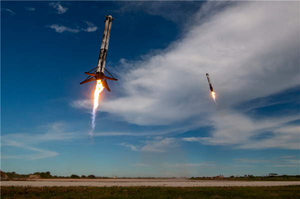 难得一见的奇观！SpaceX四个整流罩同时上路