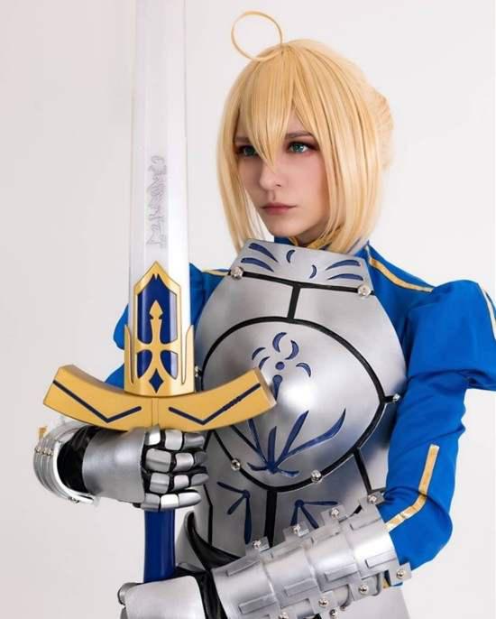 俄妹COS《Fate》Saber：泳装呆毛王 靓丽吸睛