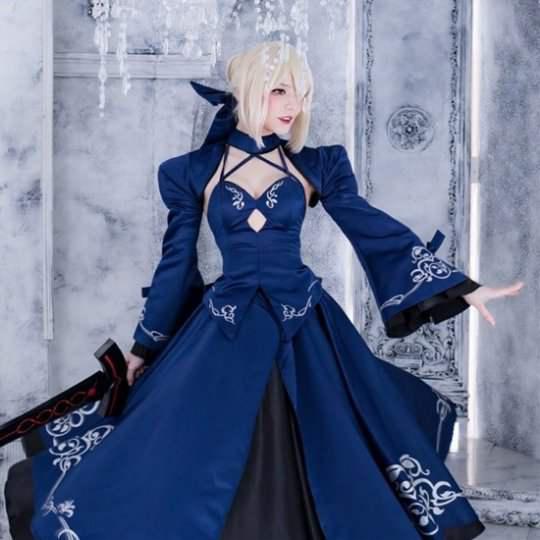 俄妹COS《Fate》Saber 泳装呆毛王靓丽吸睛