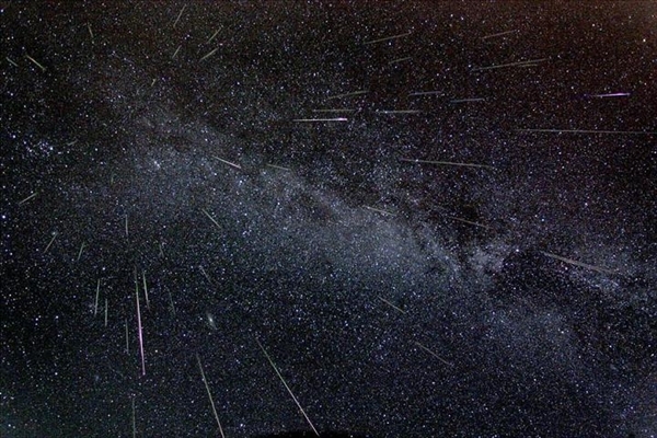 北半球三大流星雨之一！英仙座流星雨今晚迎来极大：肉眼可见 每小时达百颗