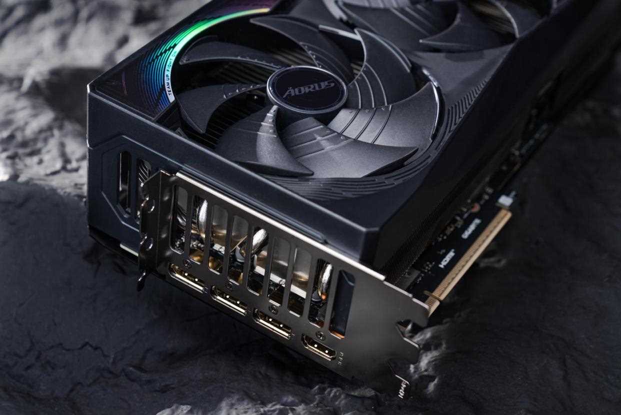 技嘉AORUS RTX 5070Ti超级雕显卡测评: 高帧电竞与AI生产力的主流利器插图14